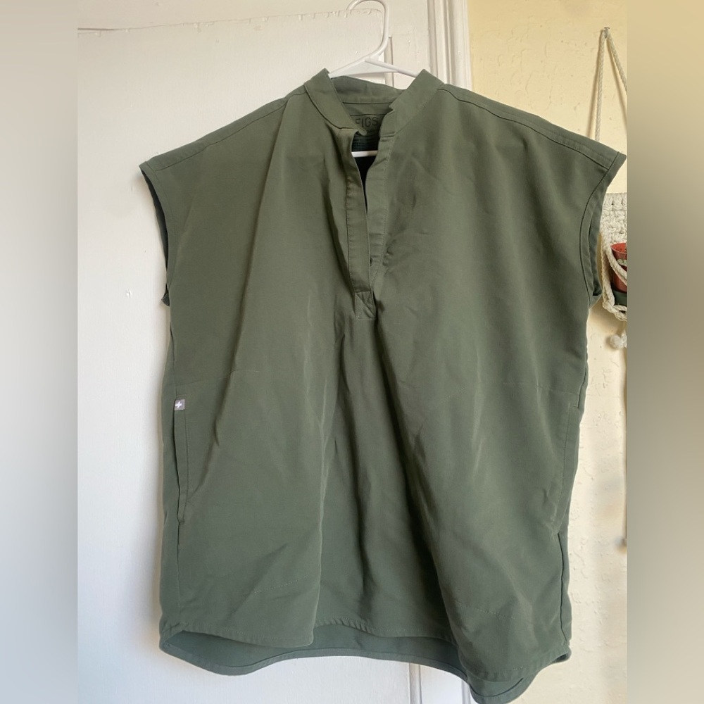 Figs Rafaela Top w/ Jogger bottoms in Moss